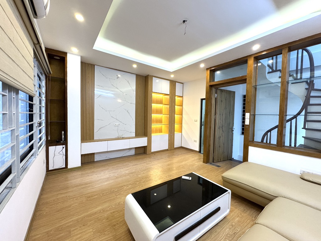 (Tin thật 100%) Bán nhà 32m2 x 5 tầng tại phố Hạ Yên Quyết - Cách mặt phố 35m - Nội thất cao cấp - Ảnh chính