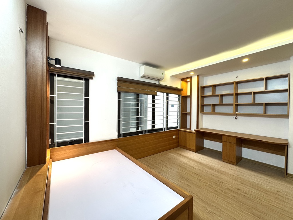 (Tin thật 100%) Bán nhà 32m2 x 5 tầng tại phố Hạ Yên Quyết - Cách mặt phố 35m - Nội thất cao cấp - Ảnh 2