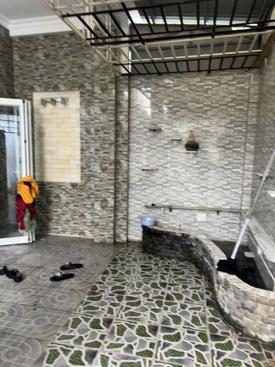 DIỆN TÍCH LỚN 121 m2 ĐƯỜNG OTO VÀO TẬN CỬA Nhà 2 tầng đầy đủ công năng 2.15 tỷ - Ảnh 2