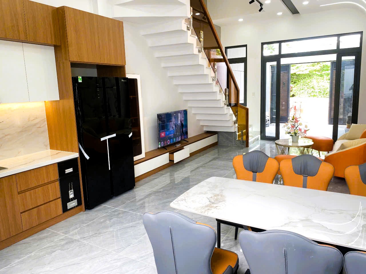 Bán nhà mới 4 tầng đường 24 Linh Đông, full nội thất cao cấp - Ảnh 2