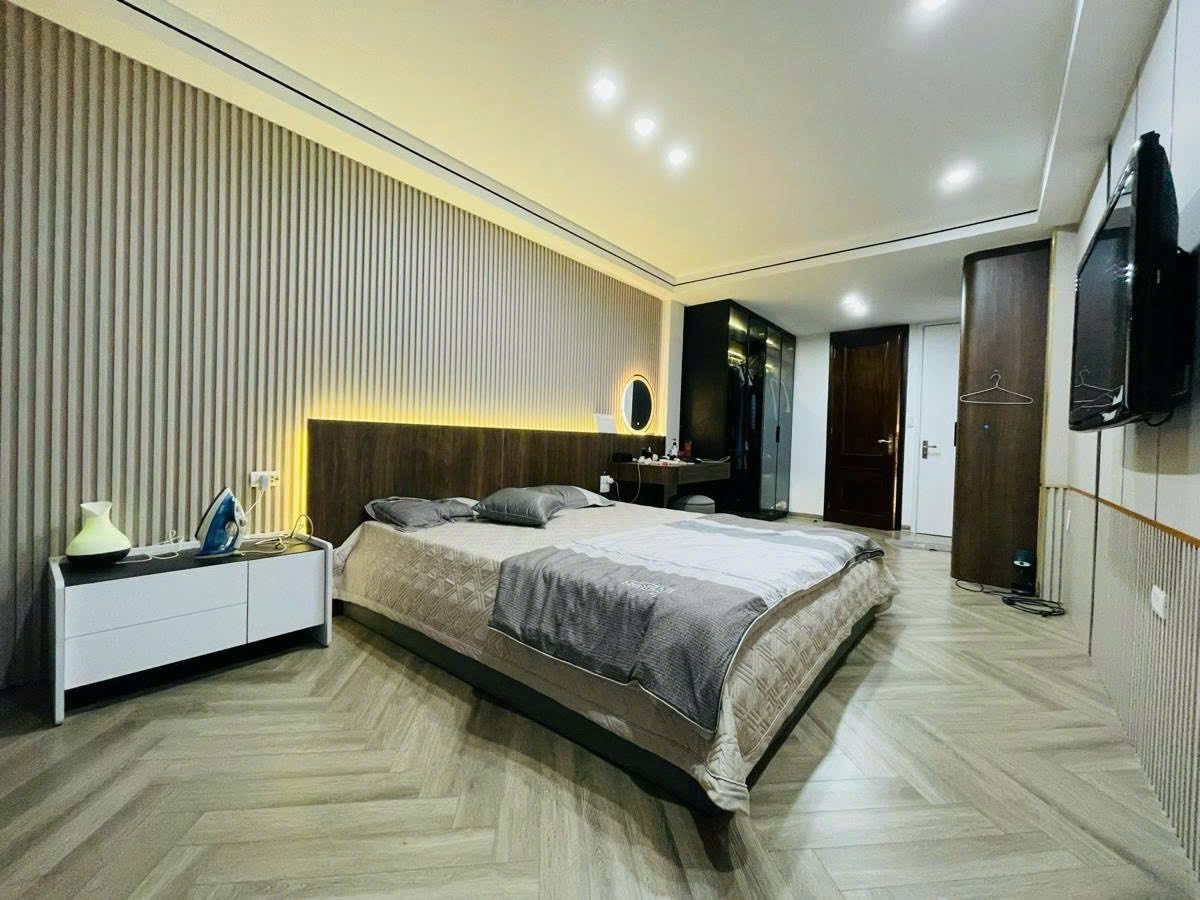 SIÊU PHẨM QUẬN CẦU GIẤY - 10m RA MẶT PHỐ - KHU VỰC HIẾM NHÀ BÁN - PHÂN LÔ QUÂN ĐỘI. - Ảnh 2