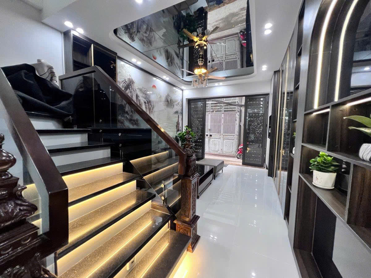 Vip Khương Đình 2 thoáng , ngõ thông, ô tô vào tận nhà,62m giá 17 tỷ - Ảnh 1