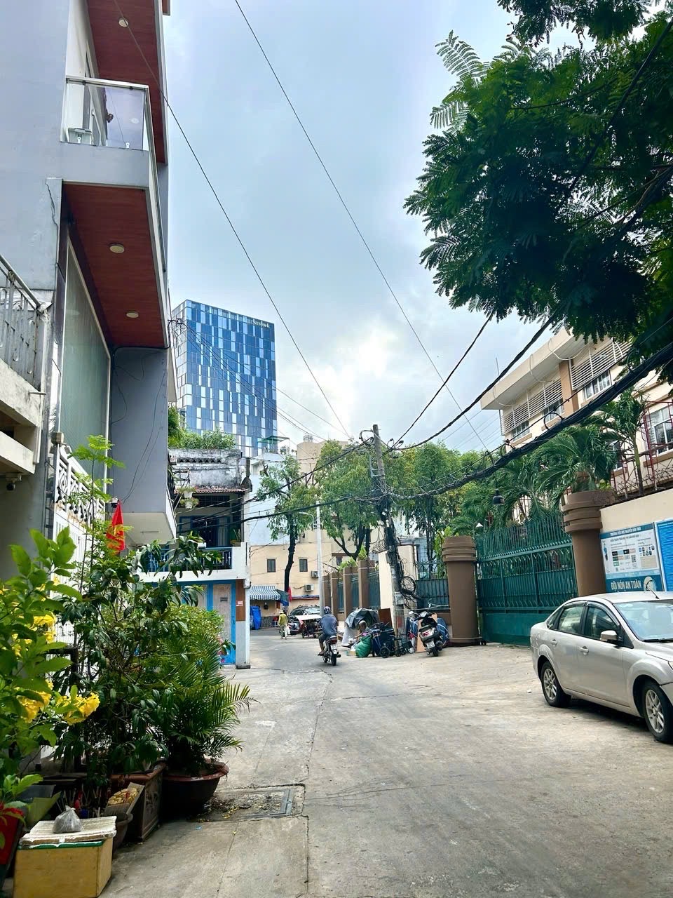 HIẾM CÓ VỊ TRÍ ĐẸP THẾ NÀY ; NHÀ VỪA GẦN TRƯỜNG, GẦN SIÊU THỊ DIỆN MÁY- LIÊN THÔNG NHIỀU HƯỚNG- BẾN - Ảnh 4
