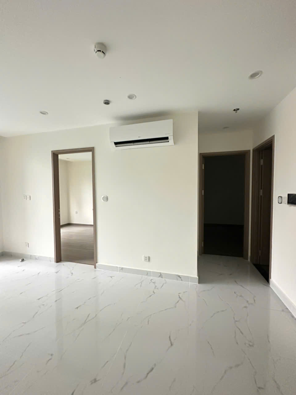 Siêu phẩm!!! căn 2pn tòa GH6, view trực diện hồ bơi cực đẹp, tầng đẹp, view như hình giá chỉ 3 tỷ 5 - Ảnh 1