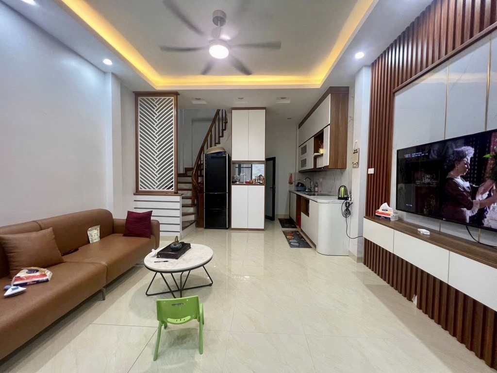 BÁN NHÀ PHỐ TRUNG KÍNH - CẦU GIẤY DT 46M GIÁ 8.6TỶ - Ảnh chính