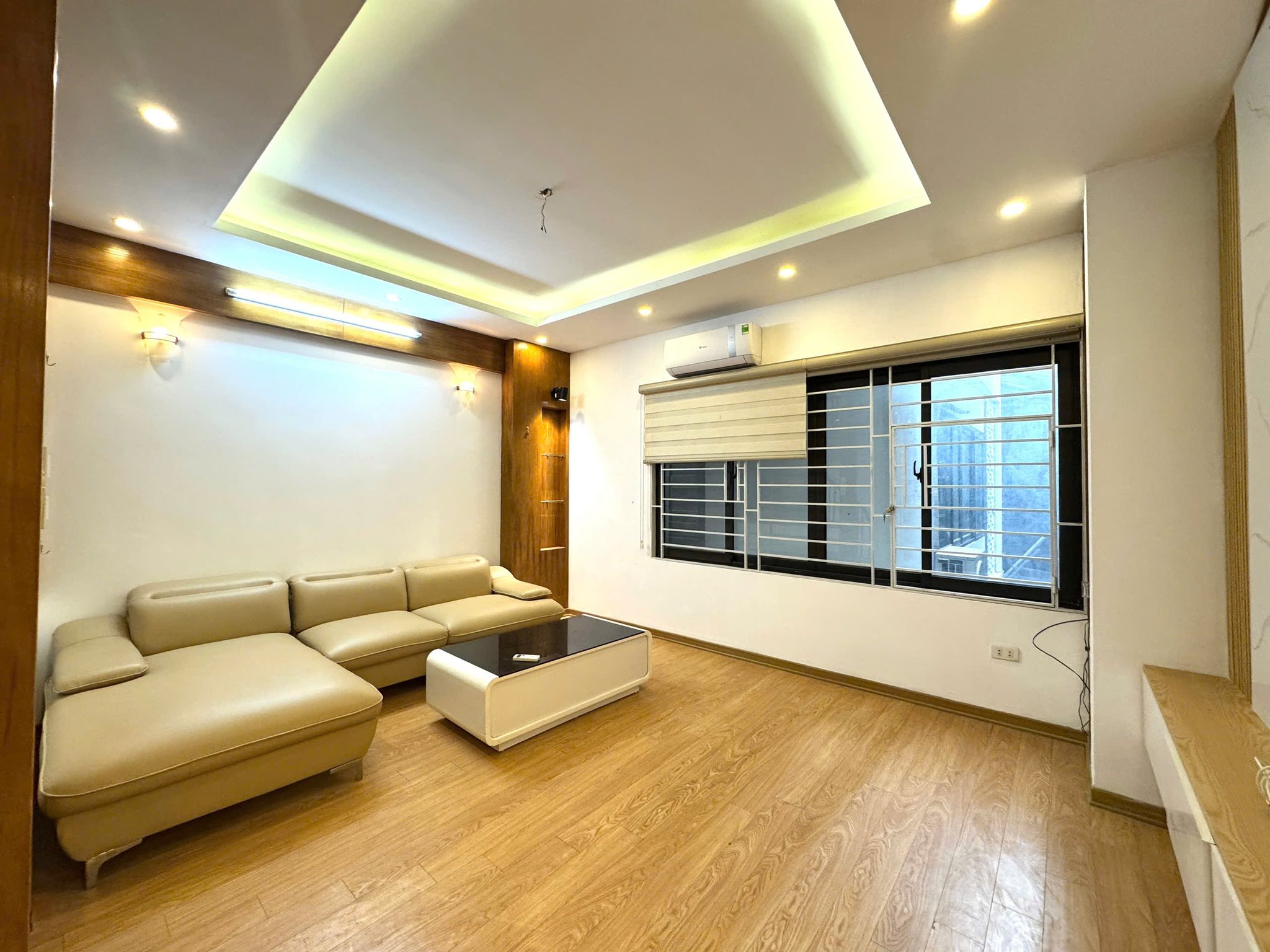 💥Nhà đẹp gần Ô tô Hạ Yên Quyết, Nguyễn Khang 35m 5T, chỉ hơn 8 tỷ💥 - Ảnh 2