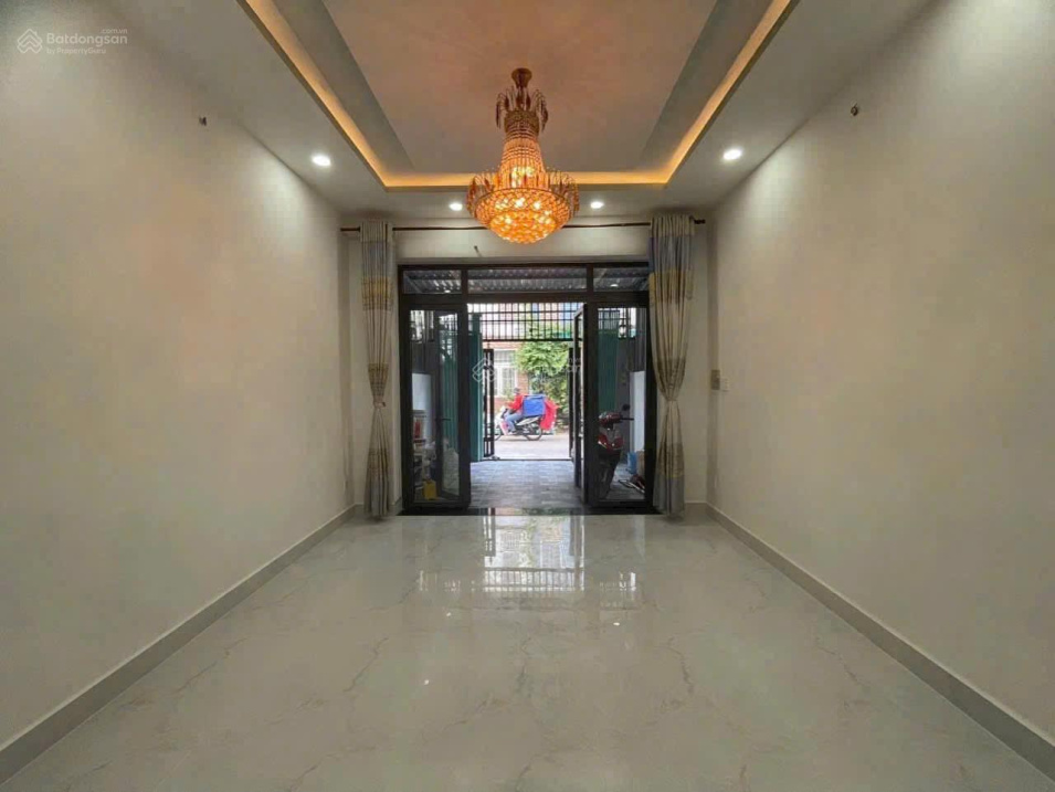 Nhà 3 lầu 4pn xe hơi vào nhà, ngay uỷ ban P Thạnh Xuân, Chợ, Trường Nguyễn Văn Thệ - Ảnh 1