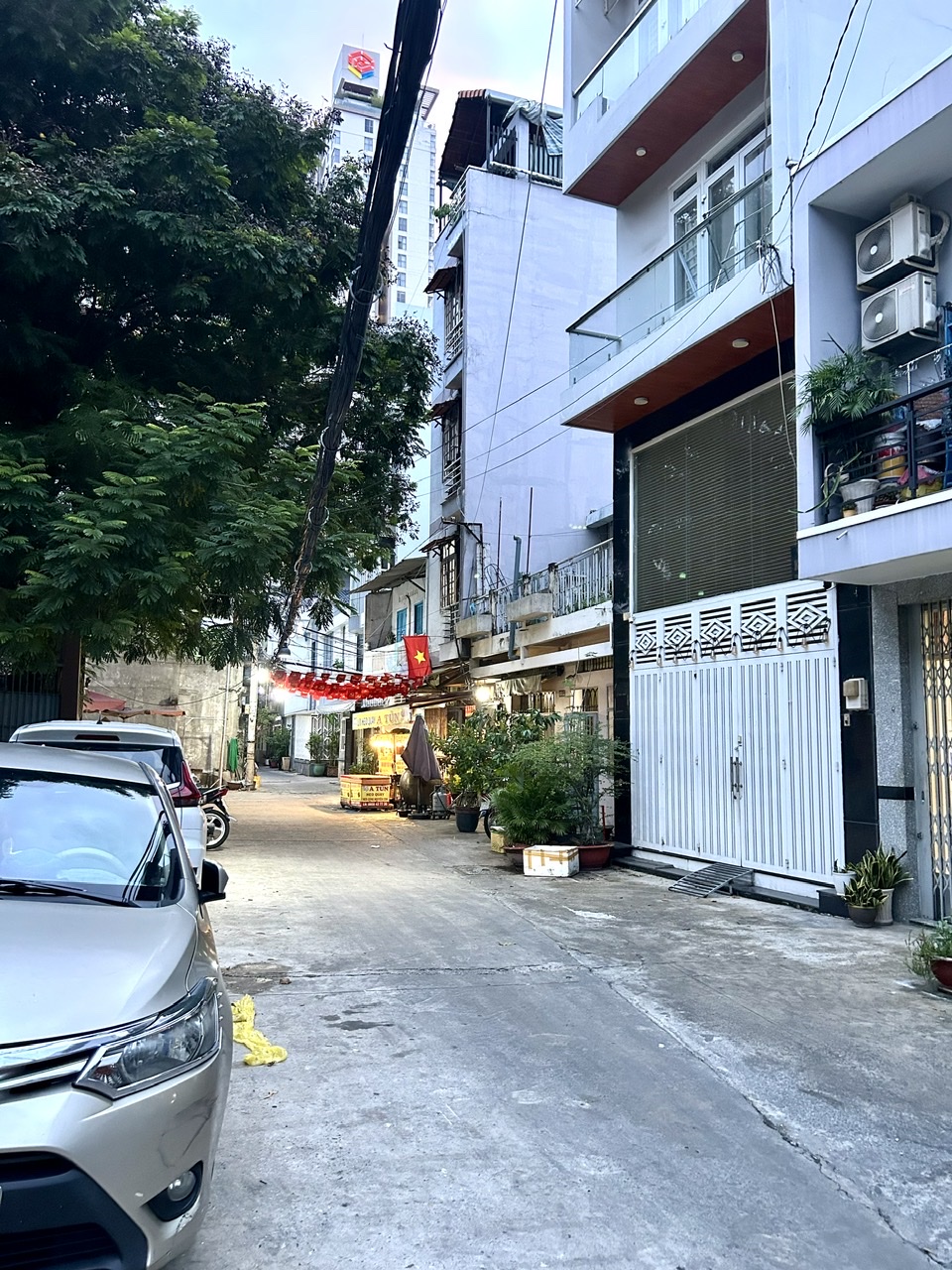 NHÀ BÁN BẾN VÂN ĐỒN- XE HƠI ĐẬU NGAY CỬA NHÀ- KHU VIP QUẬN 4- VỆ SINH, AN NINH- THÔNG TỨ PHÍA: BẾN - Ảnh 3
