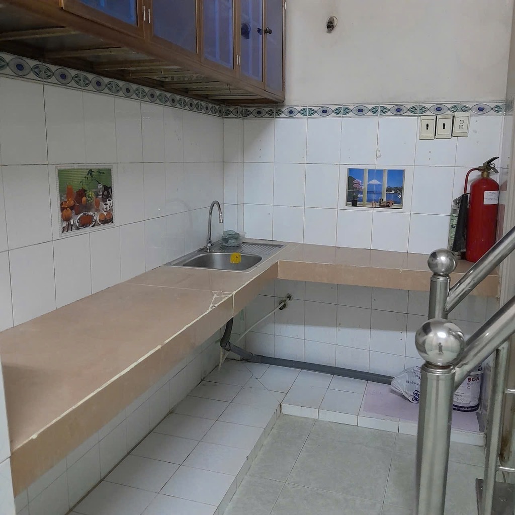 BÁN NHÀ 3 TẦNG -TÔN THẤT THUYẾT- BUOCS CHÂN LÊN XE HƠI- ĐƯỜNG XE HOI QUAY ĐẦU ĐƯỢC- THÔNG XÓM CHIẾU - Ảnh 4