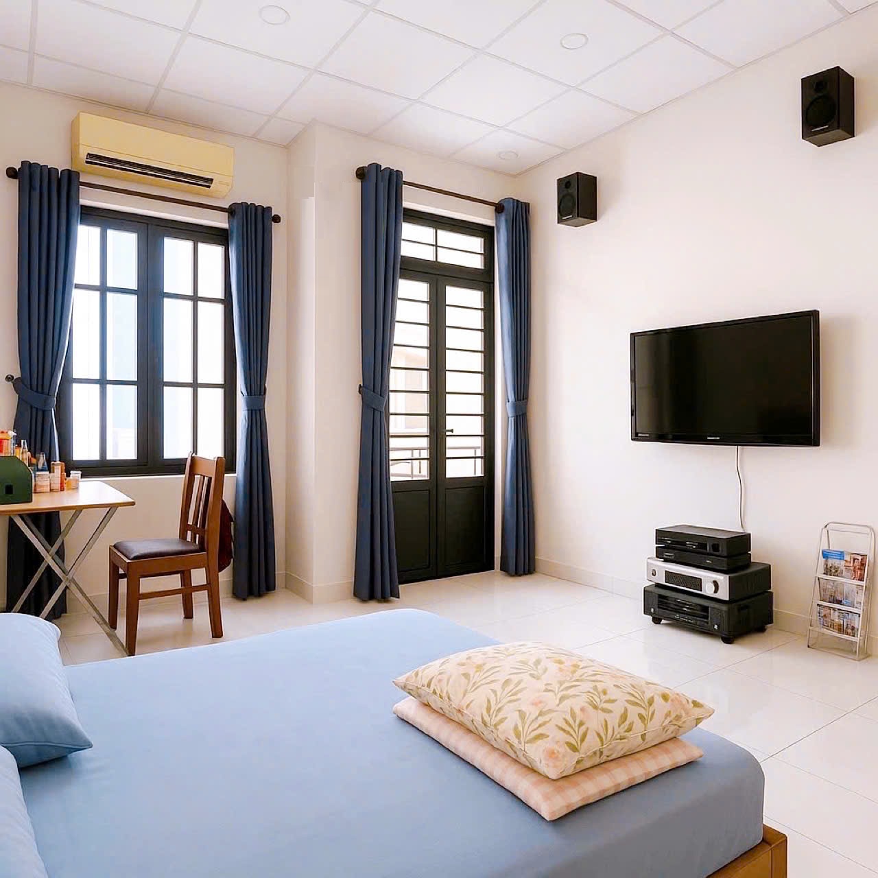 Bán nhà 3 tầng hẻm Cách Mạng Tháng Tám, QUẬN 3, DT 58 m2, Giá 5.5 tỷ - Ảnh 1