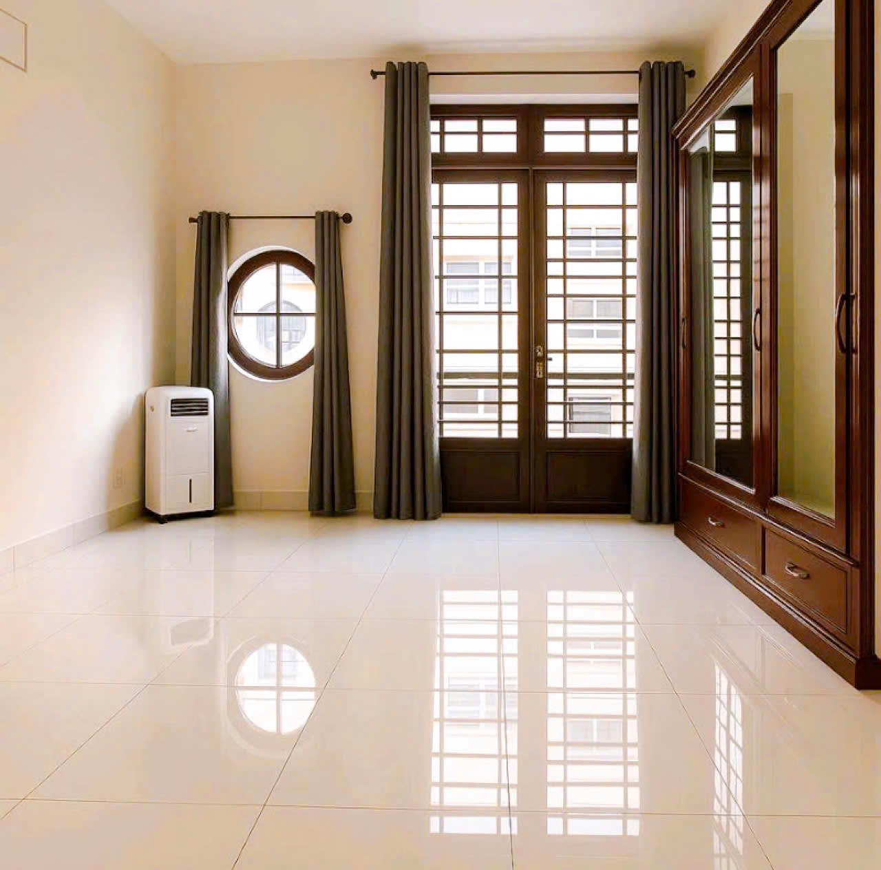 Bán nhà 3 tầng hẻm Cách Mạng Tháng Tám, QUẬN 3, DT 58 m2, Giá 5.5 tỷ - Ảnh 2