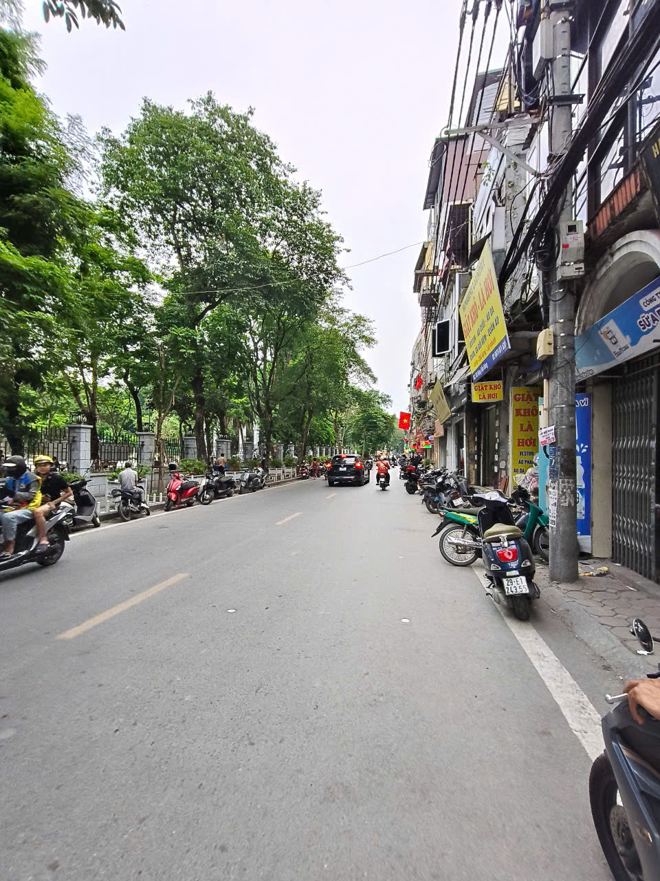 BÁN ĐẤT TẶNG NHÀ , MẶT PHỐ KINH DOANH CỰC ĐỈNH ,LÝ TƯỞNG CHO XÂY CCMN DÒNG TIỀN . VỚI DT 140M 50 TỶ - Ảnh chính