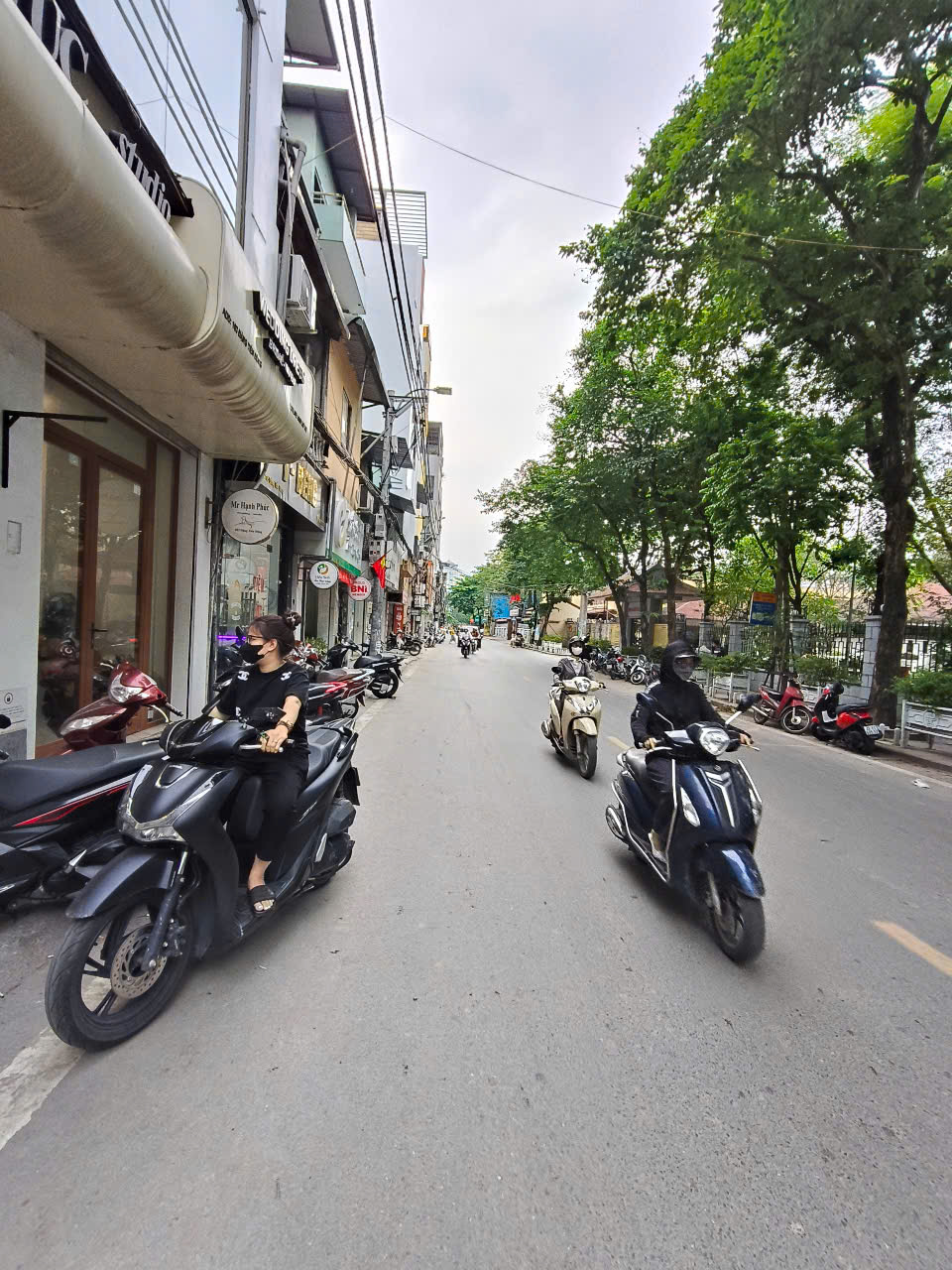 BÁN ĐẤT TẶNG NHÀ , MẶT PHỐ KINH DOANH CỰC ĐỈNH ,LÝ TƯỞNG CHO XÂY CCMN DÒNG TIỀN . VỚI DT 140M 50 TỶ - Ảnh 1