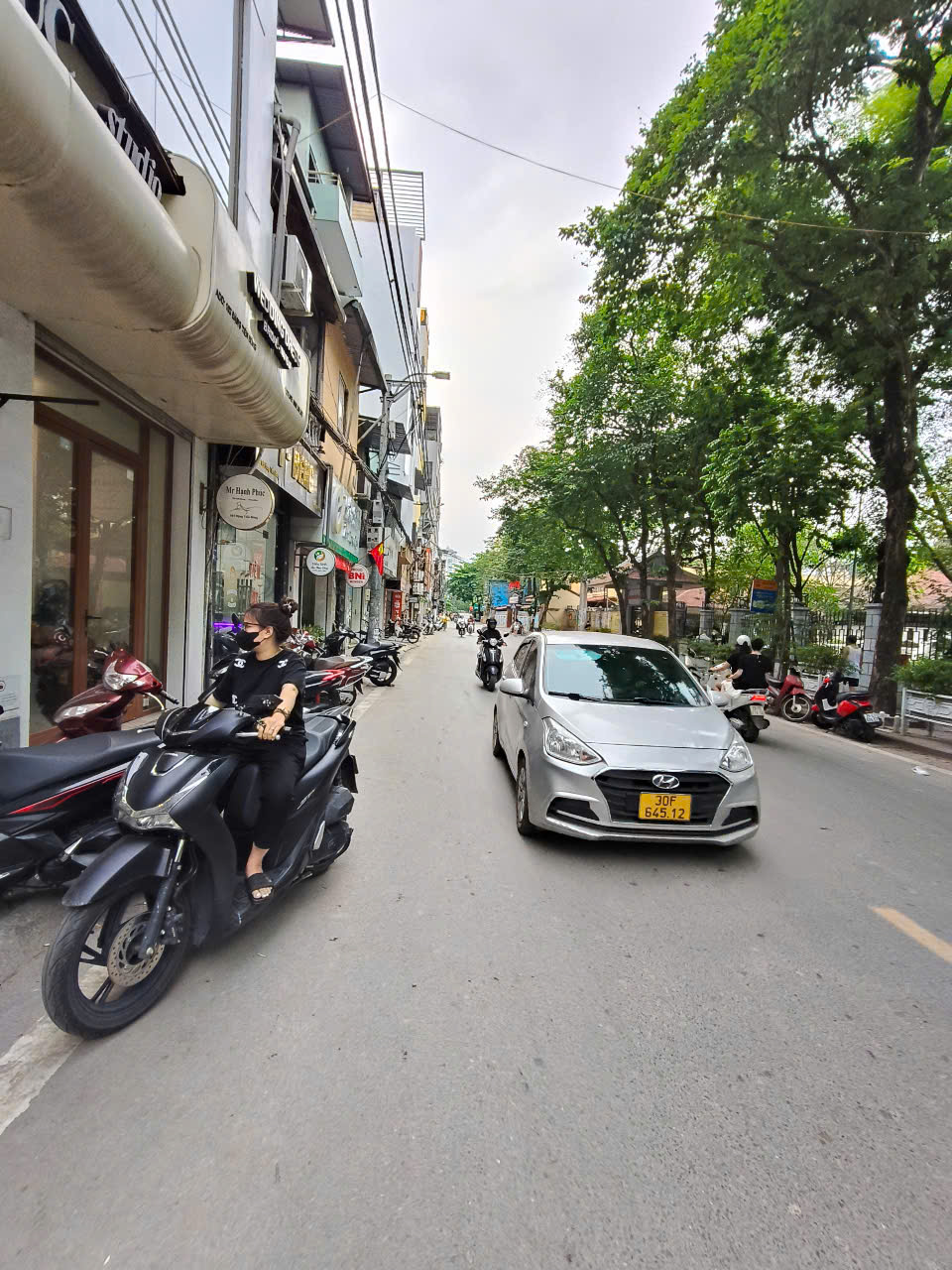 BÁN ĐẤT TẶNG NHÀ , MẶT PHỐ KINH DOANH CỰC ĐỈNH ,LÝ TƯỞNG CHO XÂY CCMN DÒNG TIỀN . VỚI DT 140M 50 TỶ - Ảnh 2