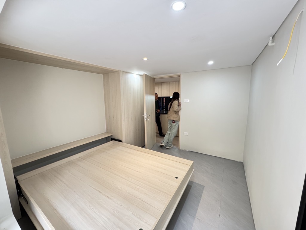 BÁN NHÀ TẬP THỂ TẦNG 1 – LÔ GÓC, 70M2  Ô TÔ ĐỖ CỬA 5.6 TỶ - Ảnh 1