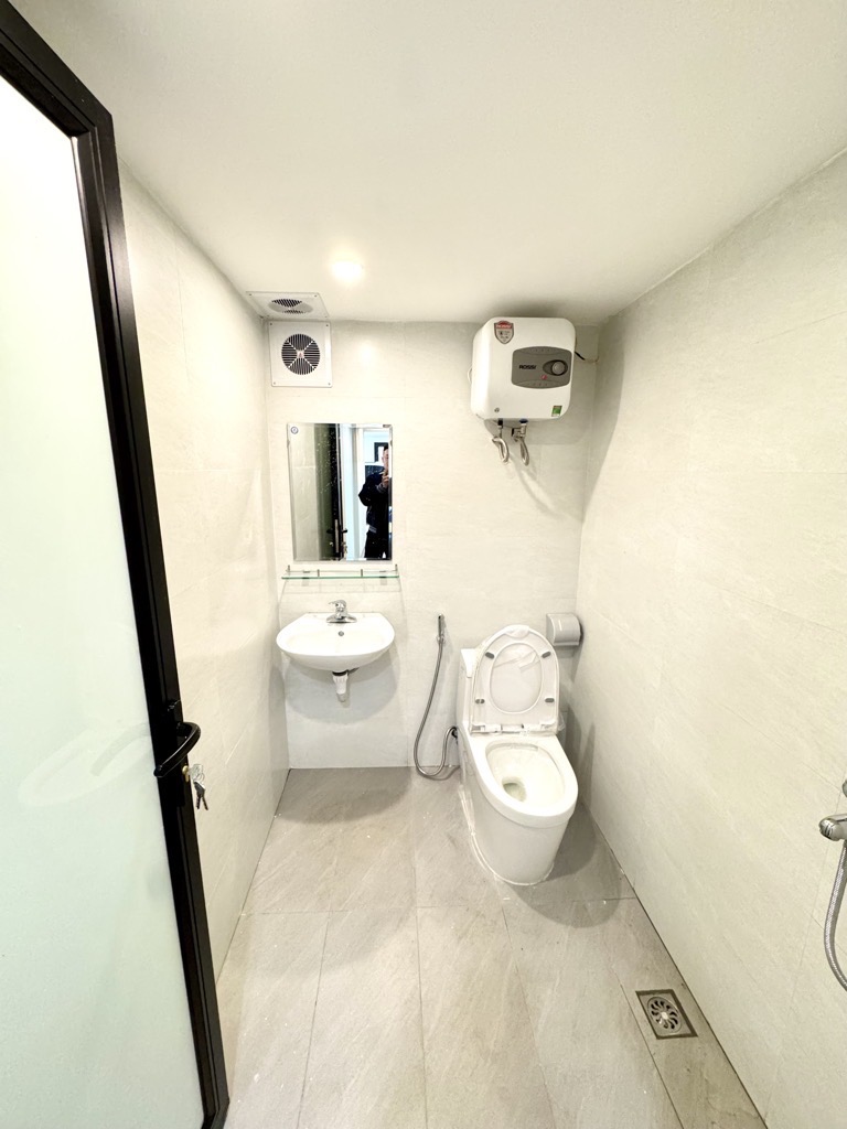 BÁN NHÀ TẬP THỂ TẦNG 1 – LÔ GÓC, 70M2  Ô TÔ ĐỖ CỬA 5.6 TỶ - Ảnh 4