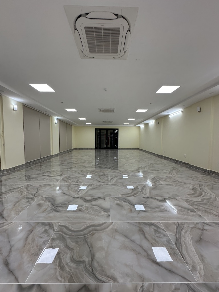 (Tin thật 100%) Bán tòa VP cao cấp 2 mặt tiền 136m2 x 9T tại mặt phố Trần Vỹ - Cho thuê 2,2 tỷ/năm - Ảnh chính