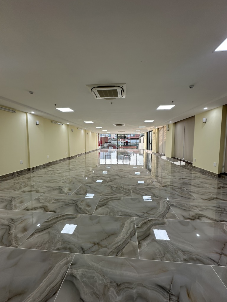 (Tin thật 100%) Bán tòa VP cao cấp 2 mặt tiền 136m2 x 9T tại mặt phố Trần Vỹ - Cho thuê 2,2 tỷ/năm - Ảnh 1
