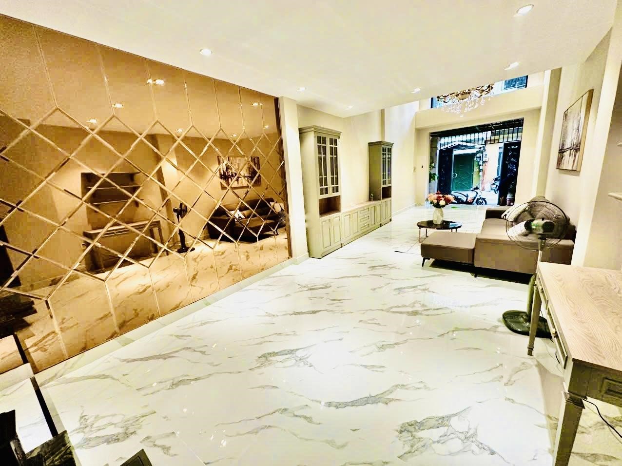 Siêu phẩm 7 tầng thang máy - mặt tiền KD Quận 1. 100m2. Giá 38 tỷ (tặng nội thất) - Ảnh 2