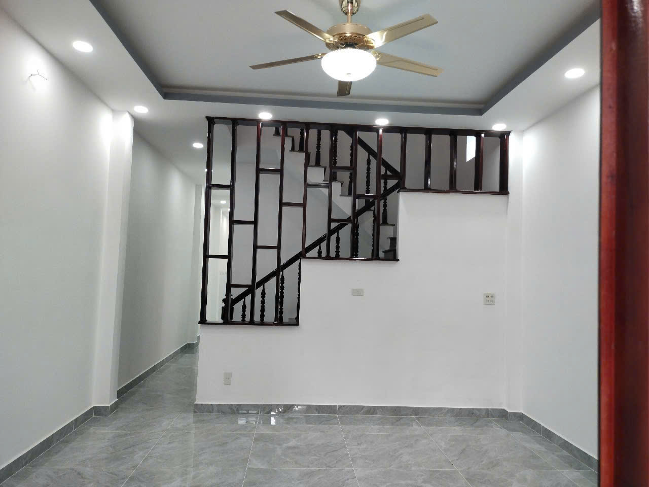 Bán nhà hẻm ô tô gần biển, cách đường Phạm Văn Đồng, Vĩnh Hoà, Nha Trang chỉ 100m. giá bán 3,7 tỷ - Ảnh 1
