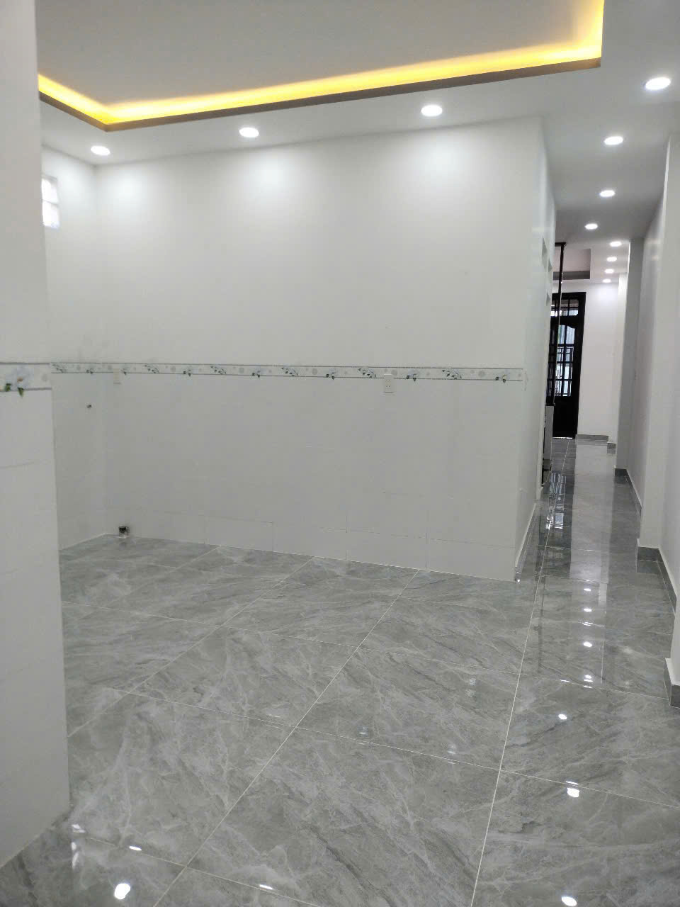 Bán nhà hẻm ô tô gần biển, cách đường Phạm Văn Đồng, Vĩnh Hoà, Nha Trang chỉ 100m. giá bán 3,7 tỷ - Ảnh 2