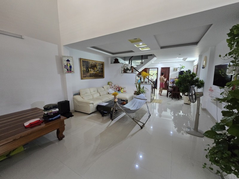 Bán nhà 100m², 2PN, 2WC, Linh Đông, Thủ Đức, 4.95 tỷ, sổ hồng - Ảnh 1
