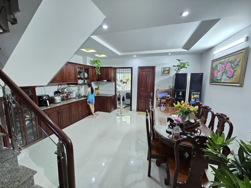 Bán nhà 100m², 2PN, 2WC, Linh Đông, Thủ Đức, 4.95 tỷ, sổ hồng - Ảnh 2
