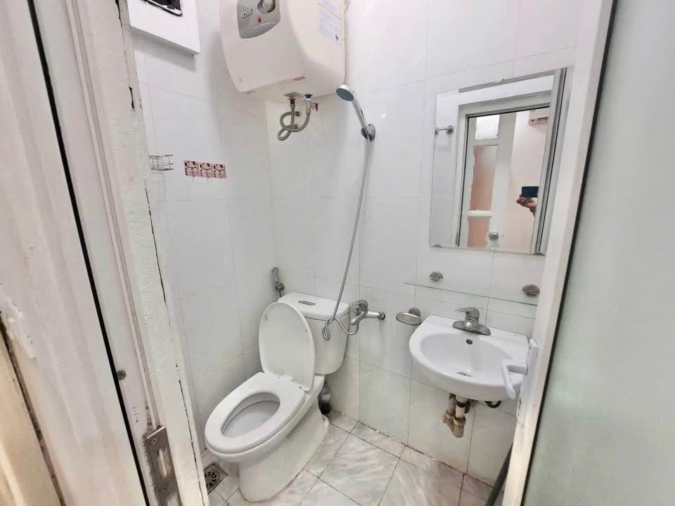 Chính chủ bán căn hộ ccmn, ngõ 93 Phố Vũ Tông Phan, 35m2, nhà đẹp, ngõ thông, gần phố + ngã tư sở - Ảnh 1