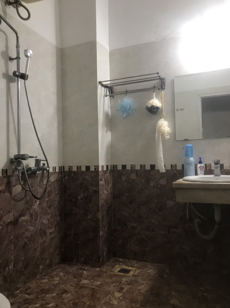 Cho thuê phòng ở đẹp an ninh tốt rộng 25 m2 bếp nấu ăn riêng tại nhà mặt phố Bùi Xương Trạch - Ảnh 1