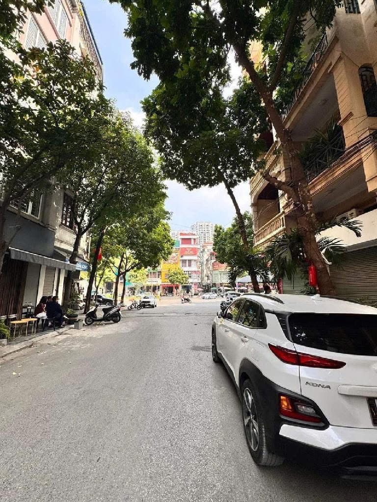 Mặt phố Nghĩa Đô, mặt tiền 5m, kinh doanh đắc địa, vỉa hè rộng, chỉ 30 tỷ - Ảnh 1
