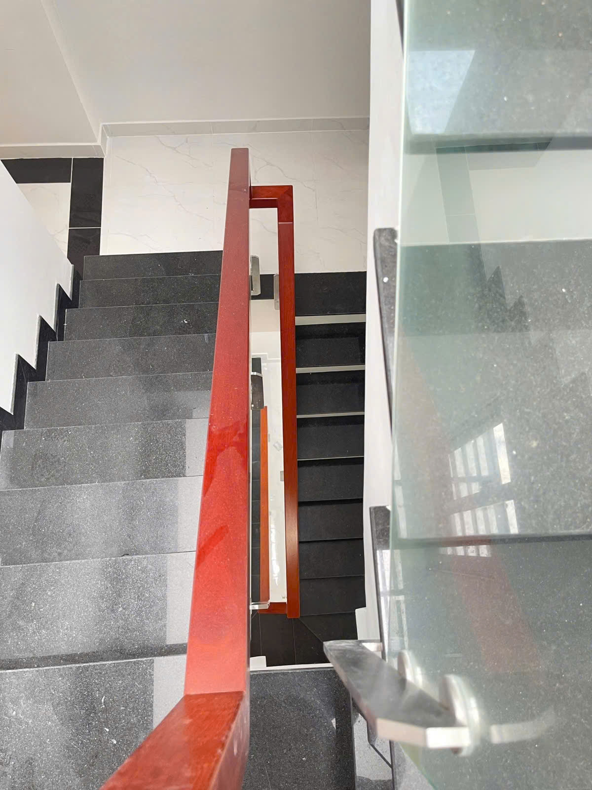 SIÊU PHẨM GIÁP Q11 - HẺM XE TẢI - 100M2 - 3 TẦNG 3PN 3WC - CHỈ 10.8 TỶ - Ảnh 2