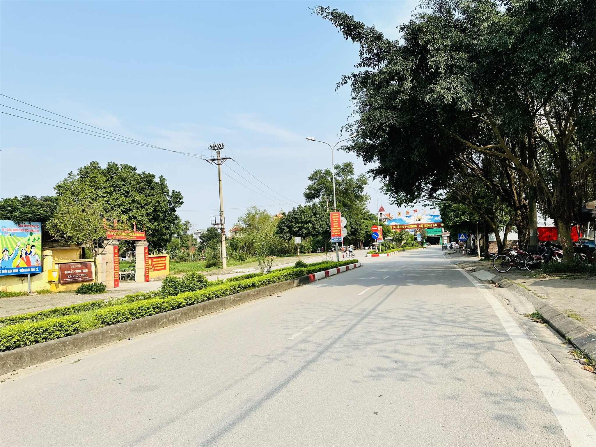Đường trải nhựa tại Vệ Linh-Phù Linh-SS 64m full thổ cư,chỉ 1 lô duy nhất giá 3x - Ảnh 1