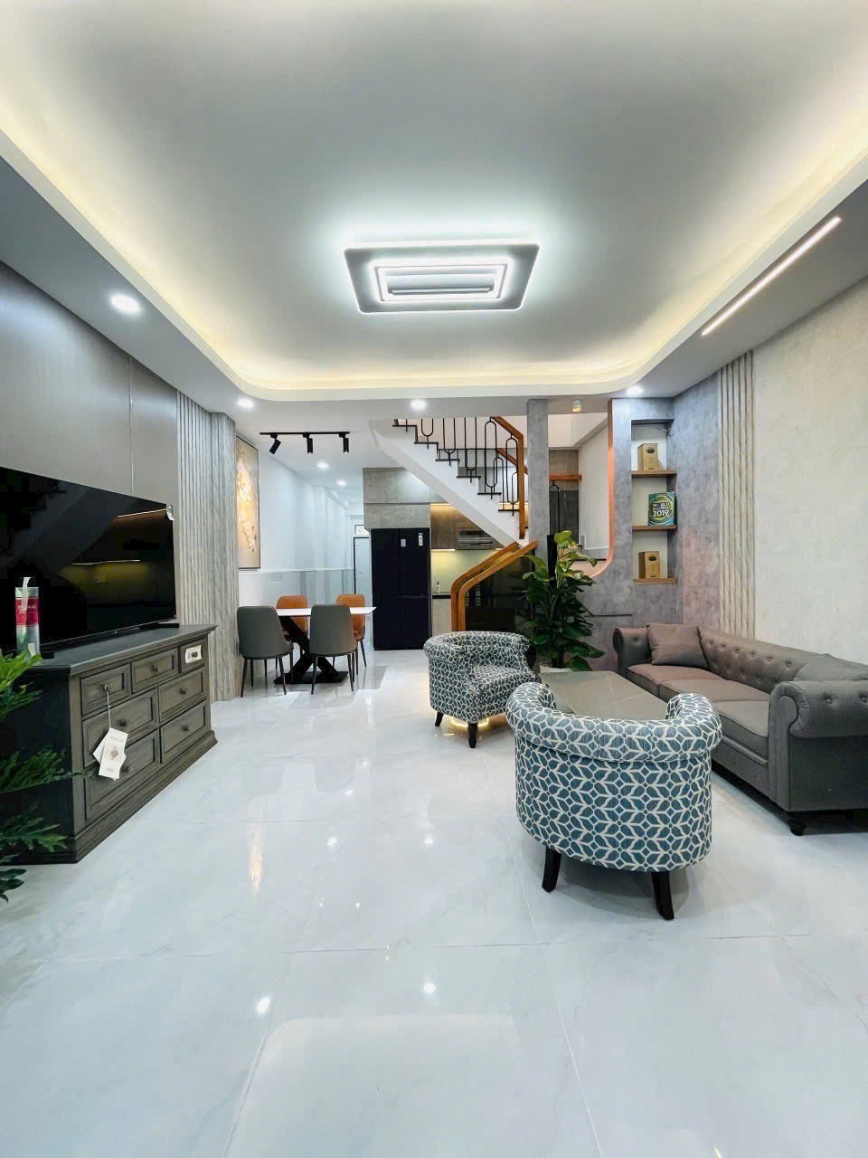 BÁN NHÀ MỚI CHÍNH CHỦ - NHÀ ĐẸP 2 TẦNG - FUL NỘI THẤT - P17 PHÚ NHUẬN - HUỲNH VĂN BÁNH - 3PN LỚN - - Ảnh 1