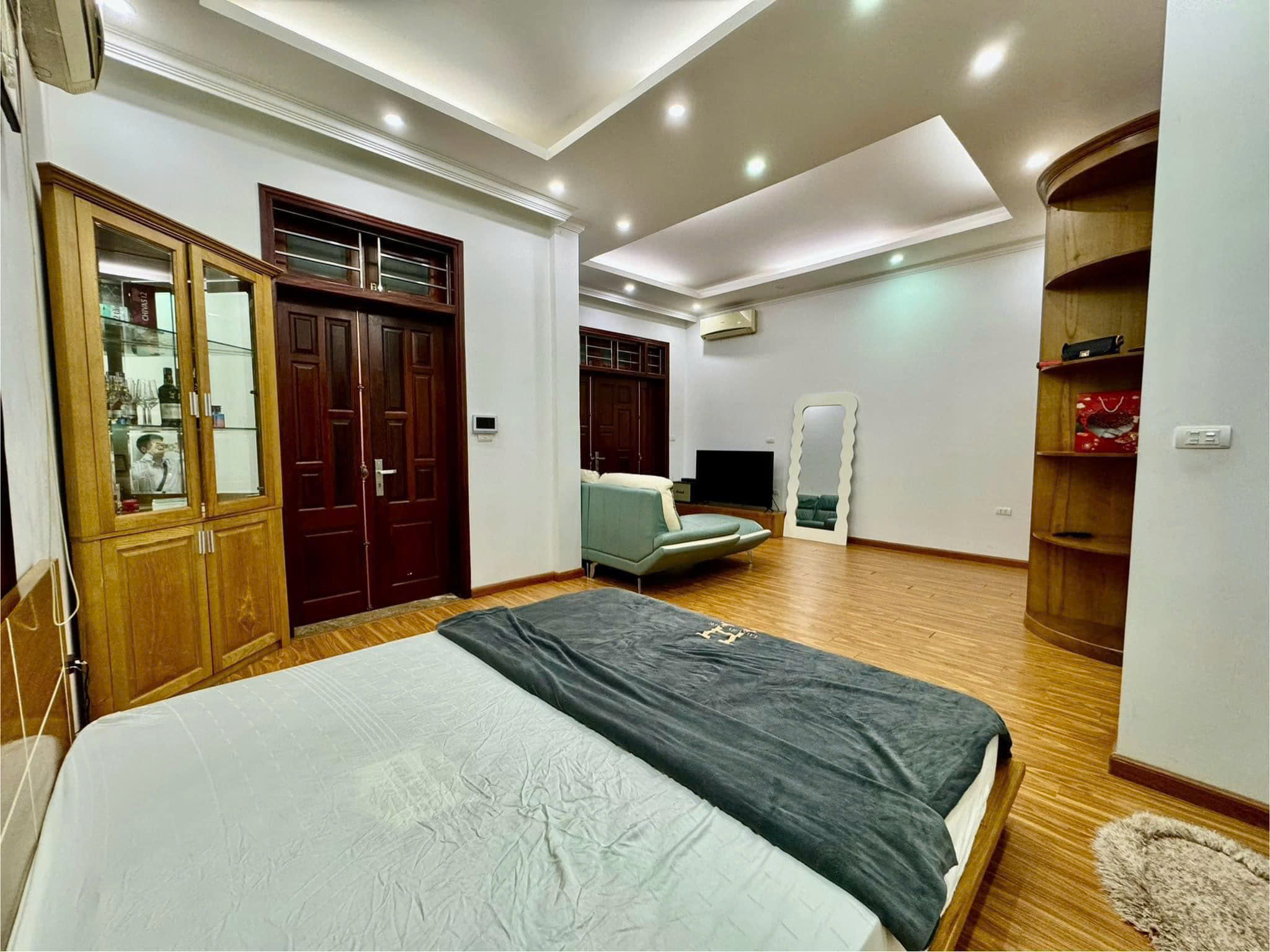 PHẢI NHANH MỚI KỊP - BÁN NHÀ TRẦN QUANG DIỆU - Ô TÔ TRÁNH - 125M2 - 8.5M MẶT TIỀN- 42.5 TỶ - Ảnh chính