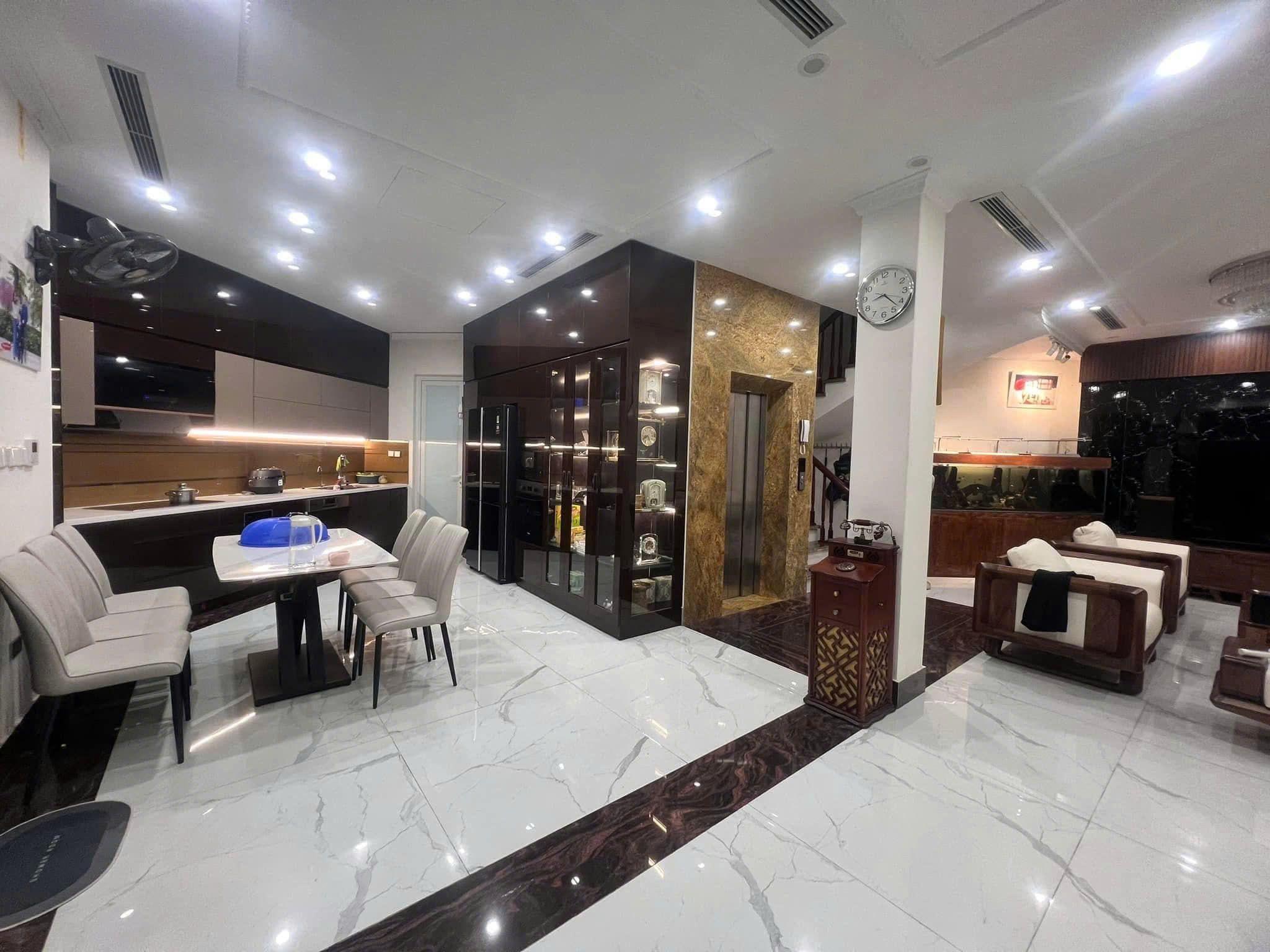 PHẢI NHANH MỚI KỊP - BÁN NHÀ TRẦN QUANG DIỆU - Ô TÔ TRÁNH - 125M2 - 8.5M MẶT TIỀN- 42.5 TỶ - Ảnh 2