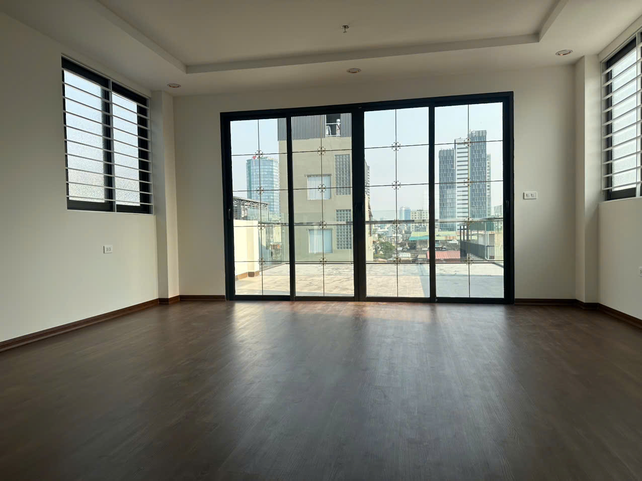 BÁN TÒA NHÀ VĂN PHÒNG MẶT PHỐ GIẢNG VÕ - 120M2 - 10 TẦNG THANG MÁY - 2 MẶT THOÁNG - 88 TỶ - Ảnh chính
