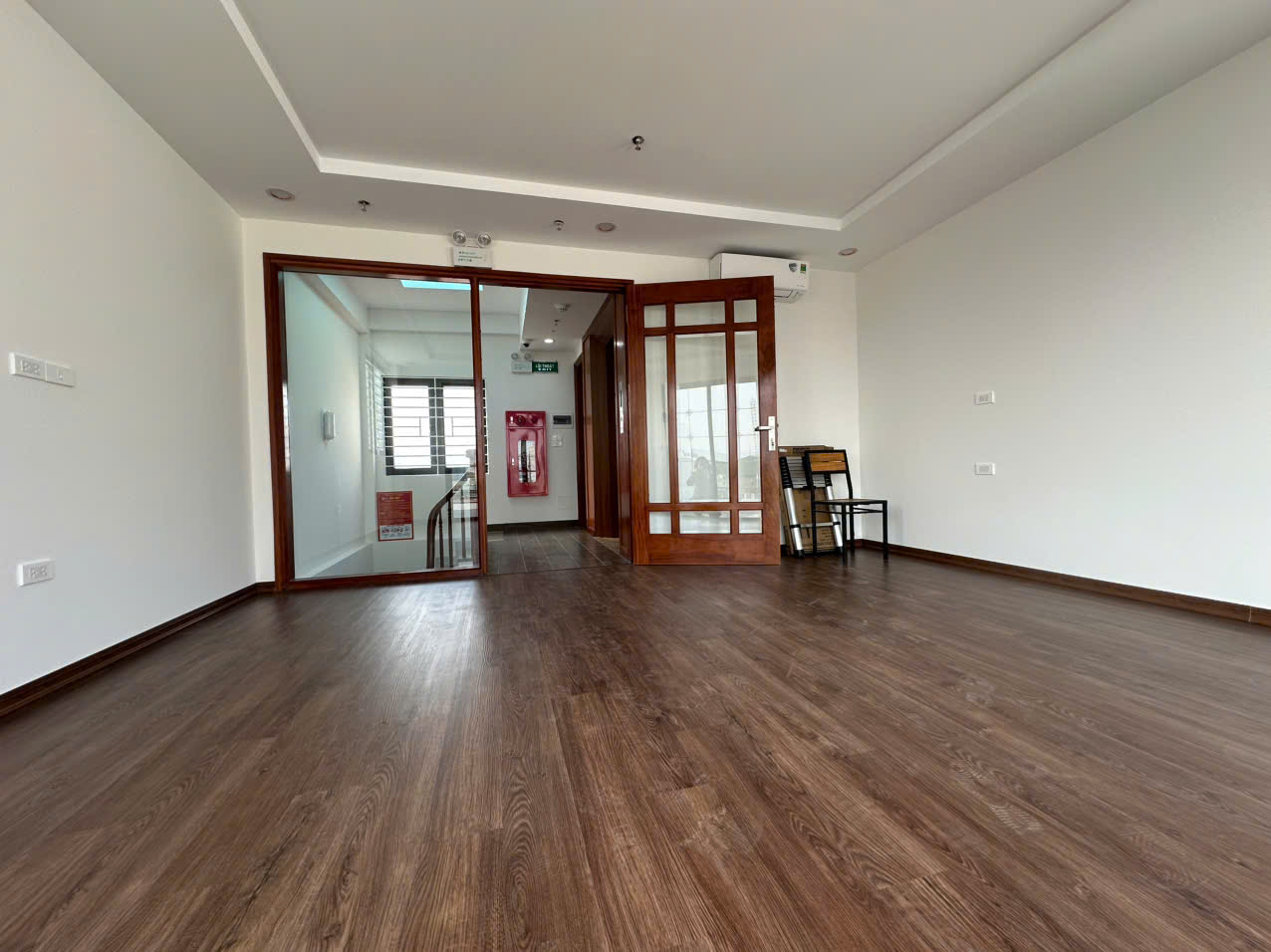 BÁN TÒA NHÀ VĂN PHÒNG MẶT PHỐ GIẢNG VÕ - 120M2 - 10 TẦNG THANG MÁY - 2 MẶT THOÁNG - 88 TỶ - Ảnh 1
