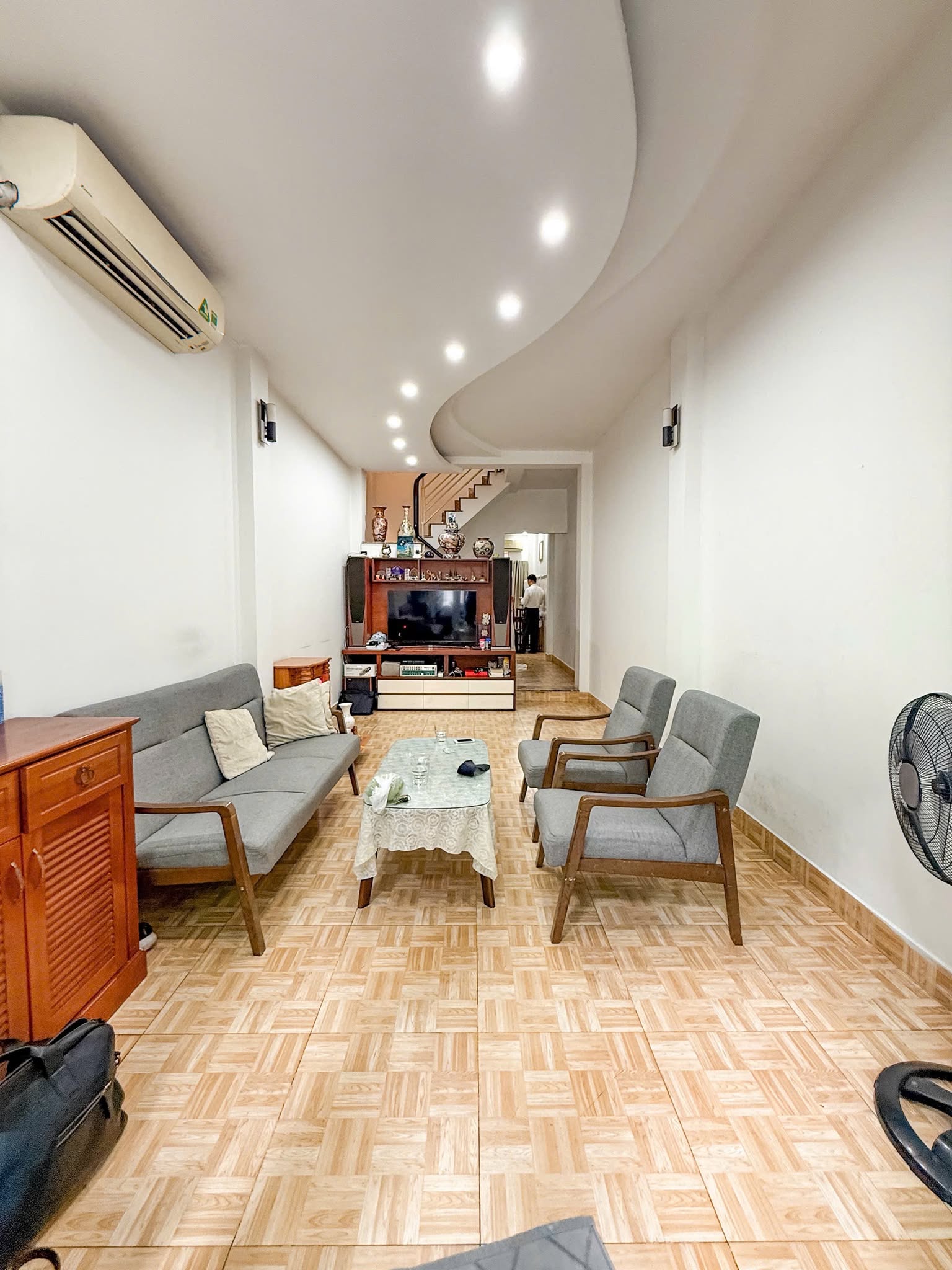 Bán gấp nhà đẹp- Nguyên Hồng - HXH - 74m2 ( 3.4 X19 m ) - 3 tầng -3PN - PL chuẩn - Ảnh chính