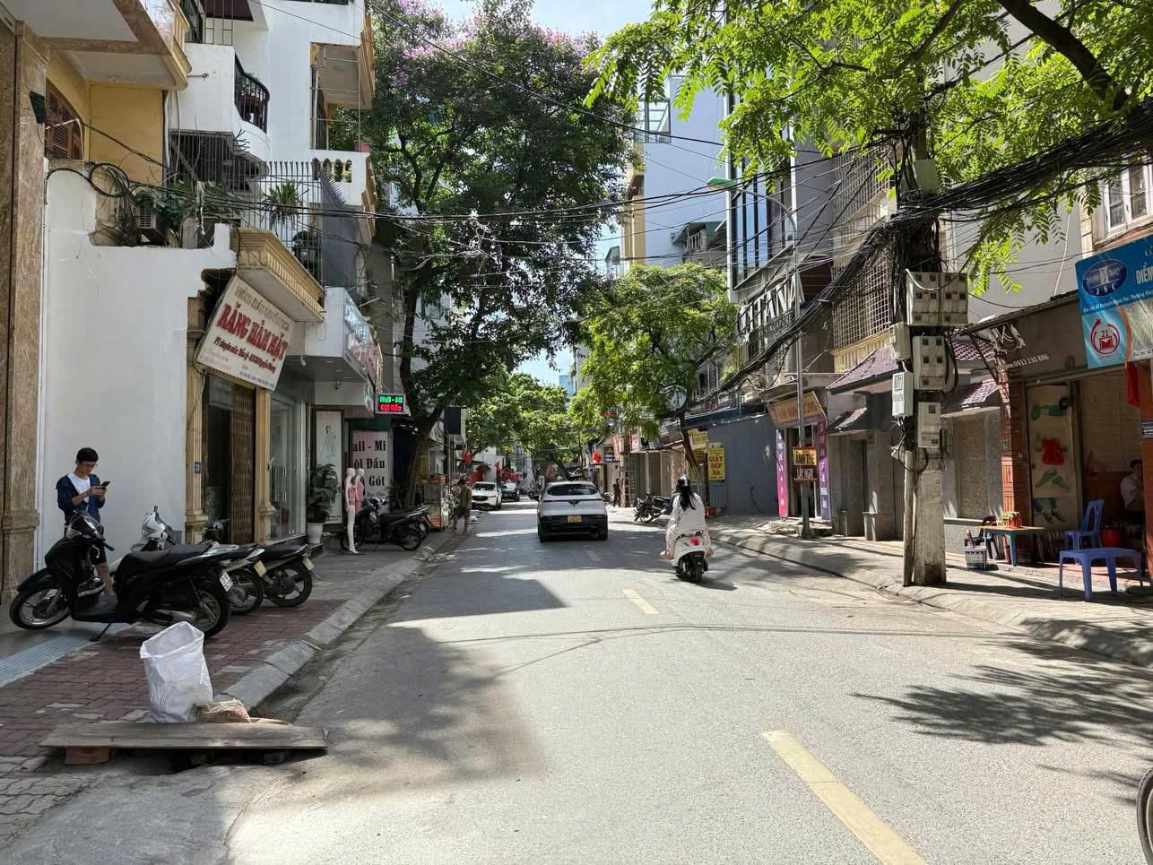 BÁN ĐẤT MẶT PHỐ CẦU GIẤY  Ô TÔ TRÁNH VỈA HÈ, MẶT TIỀN RỘNG 8M, 115M CHÀO 24.9 TỶ - Ảnh chính