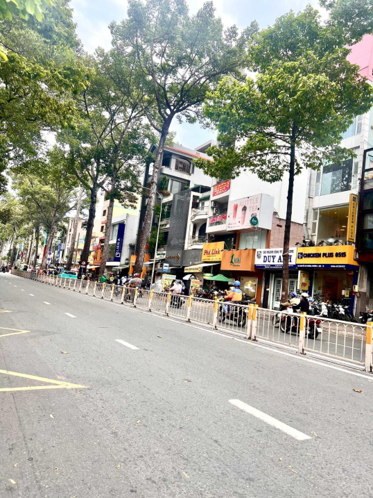 Chủ nhà cần bán gấp biệt thự Trần Não, An Khánh, Quận 2. DT: 208m2 (9x23m), 3 tầng. Giá tốt: 43 tỷ - Ảnh chính