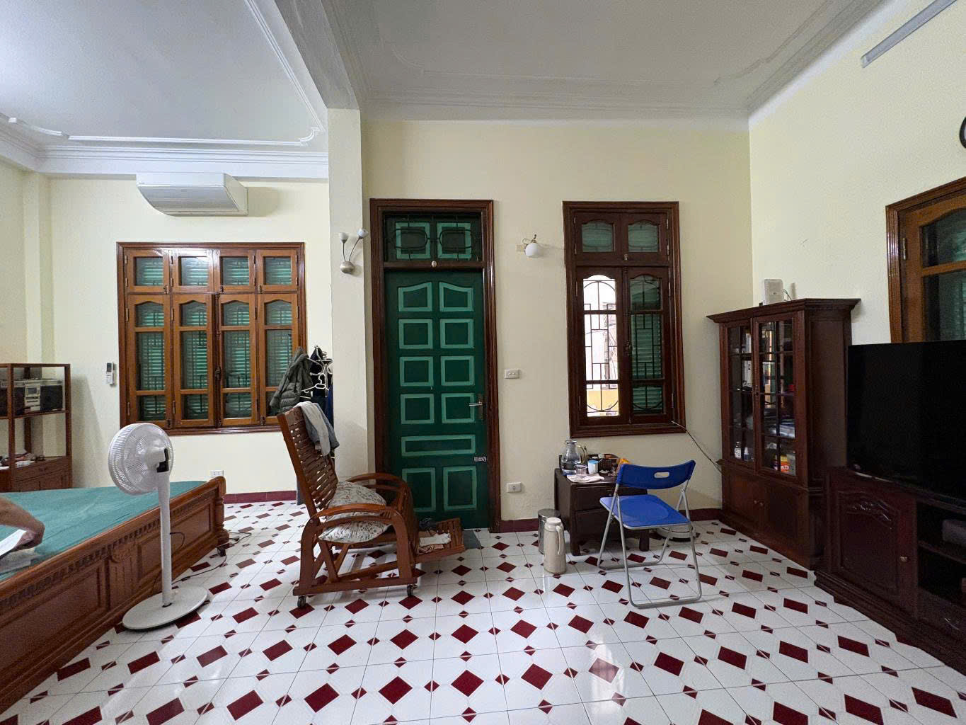 Cách phố Hoàng Quốc Việt 1 nhà, 4 tầng, lô góc, oto tránh 21 tỷ - Ảnh 1