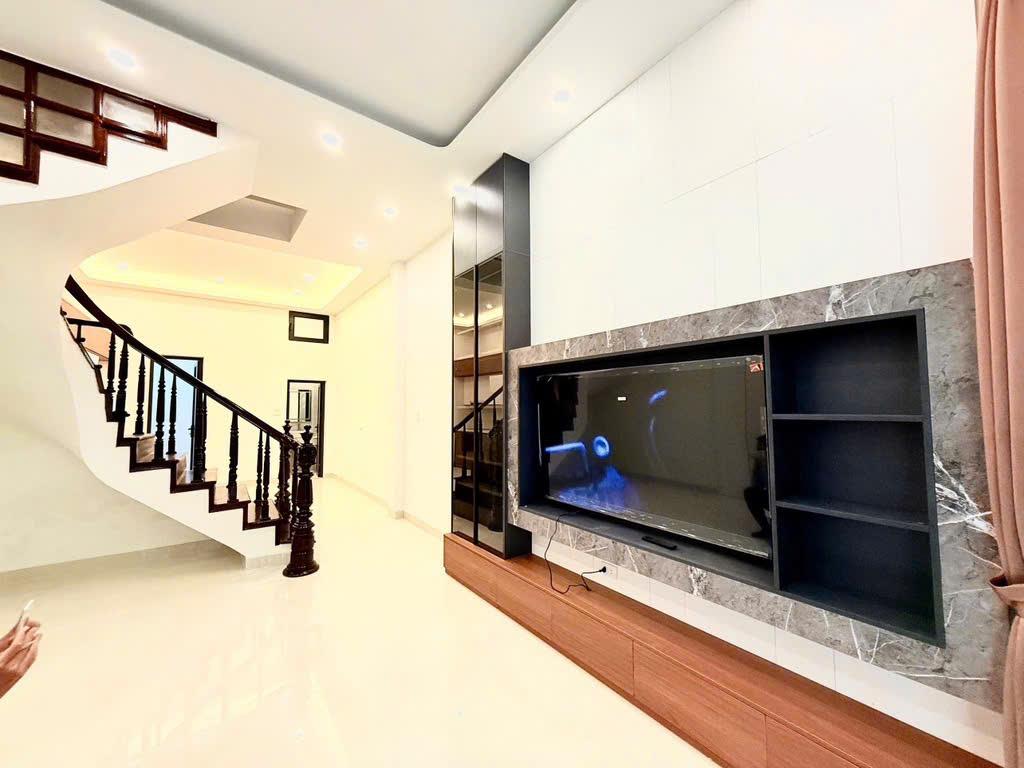 🌹🌹🌹 NHÀ ĐẸP FULL NỘI THẤT – GẦN NHIỀU TRƯỜNG ĐẠI HỌC 🌹🌹🌹 - Ảnh 2