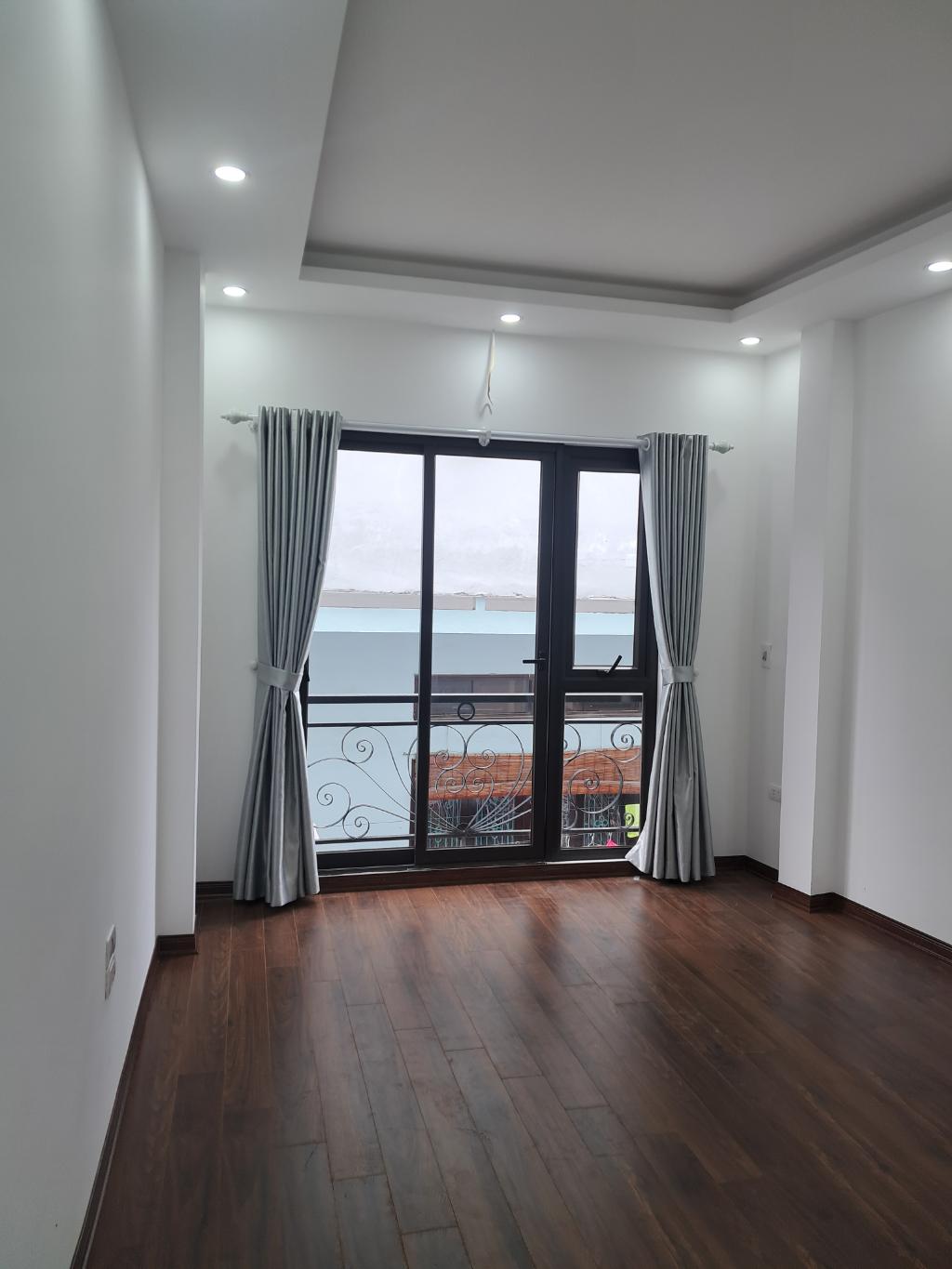 Phố Láng Hạ, Chủ nhà tặng xe ô tô nếu GD thành công. Dt 30m2 x 5 tầng. - Ảnh chính