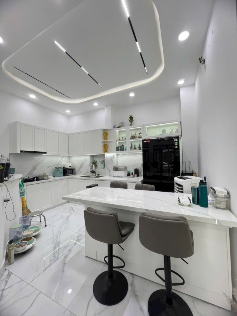 Bán nhà 1 Trệt 1 Lầu và Sân Thượng, SHR đường nhựa 10m thông tứ tung,gần Bcons - Ảnh 2