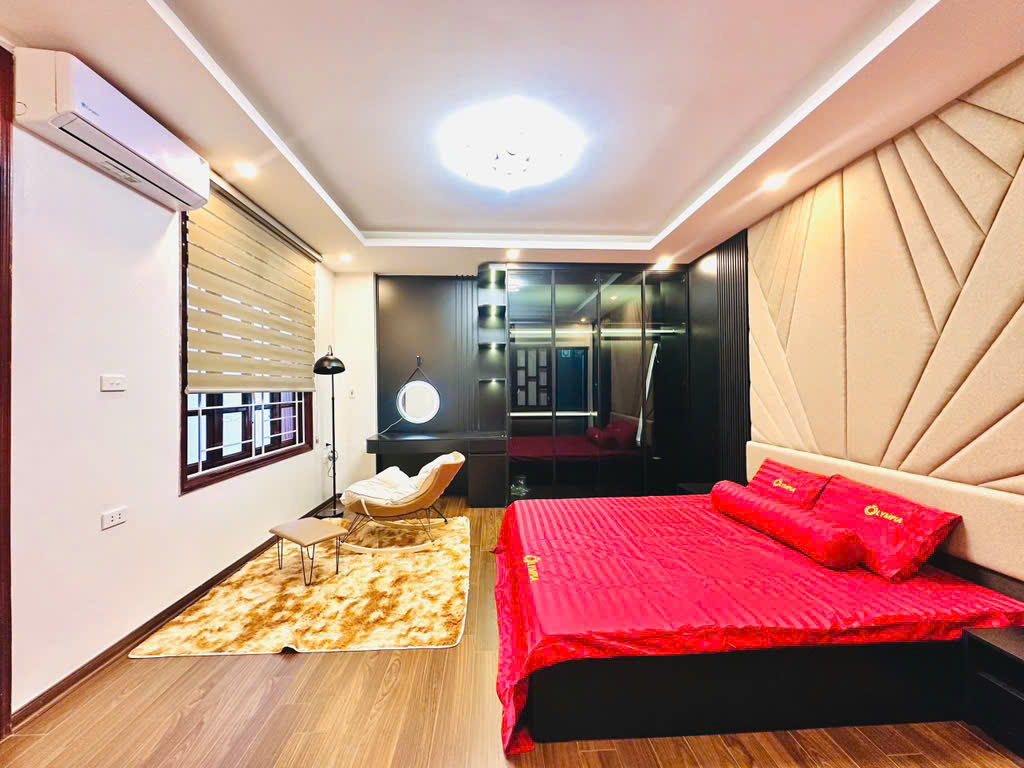 TRUNG TÂM ĐỐNG ĐA - NHÀ ĐẸP GẦN PHỐ  - 50M MẶT PHỐ LỚN  - NHÀ DÂN XÂY TÂM HUYẾT - NỘI THẤT XỊN SÒ - Ảnh 2
