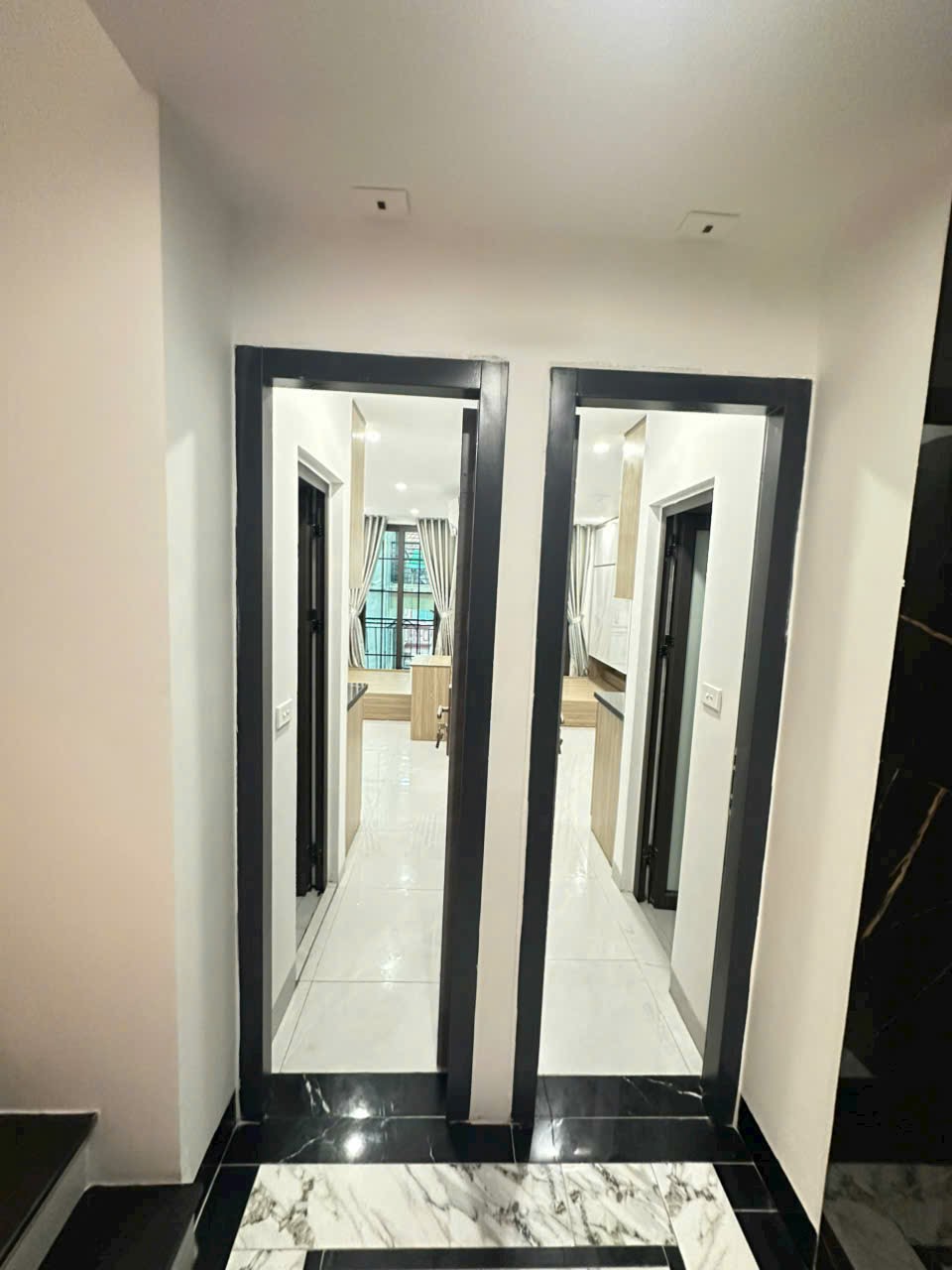 Mễ Trì Nam Từ Liêm 42m 7 tầng thang máy 12 phòng cho thuê KK full nội thất - Ảnh 2