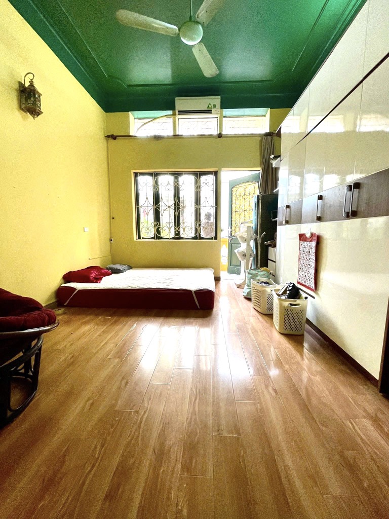Bán nhà phố Nguyễn Công Hoan, nhà đẹp ở ngay, diện tích rộng, giá cực rẻ - Ảnh 2