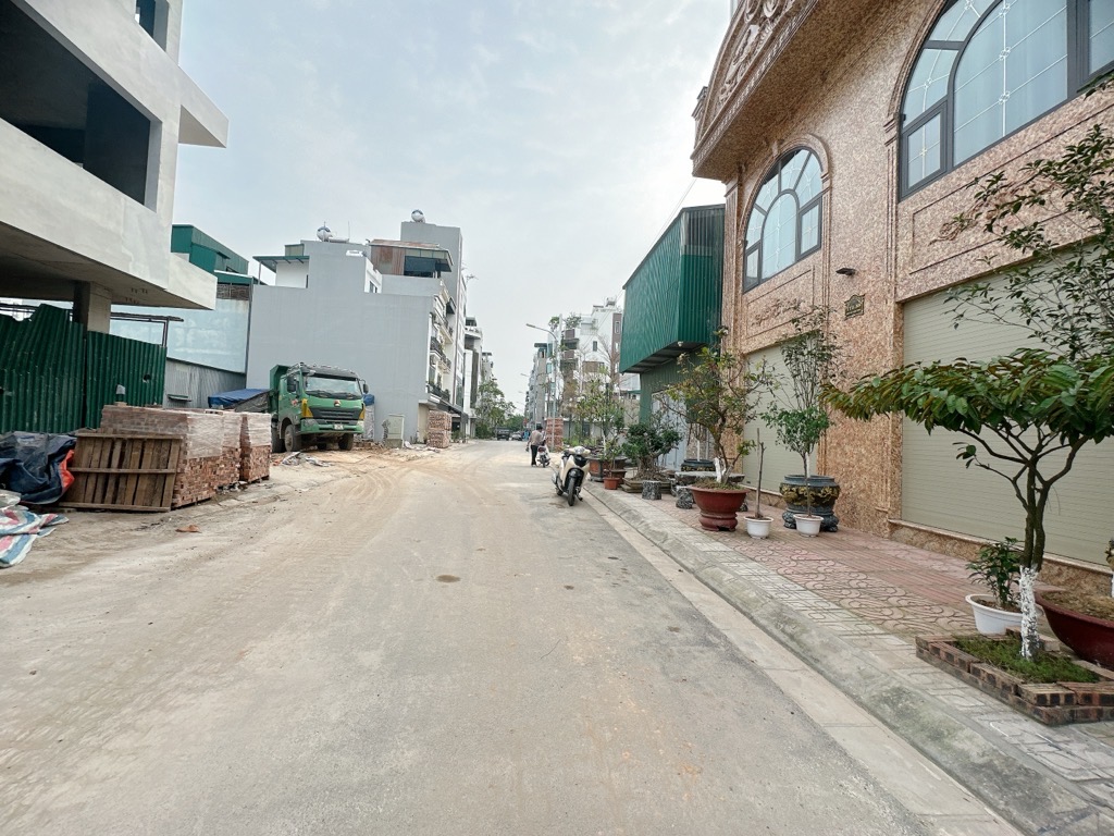 BÁN NHÀ NGỌC THỤY 20 tỷ 60m LÔ GÓC  3 THOÁNG Ô TÔ ĐỖ CỬA,LONG BIÊN - Ảnh 2