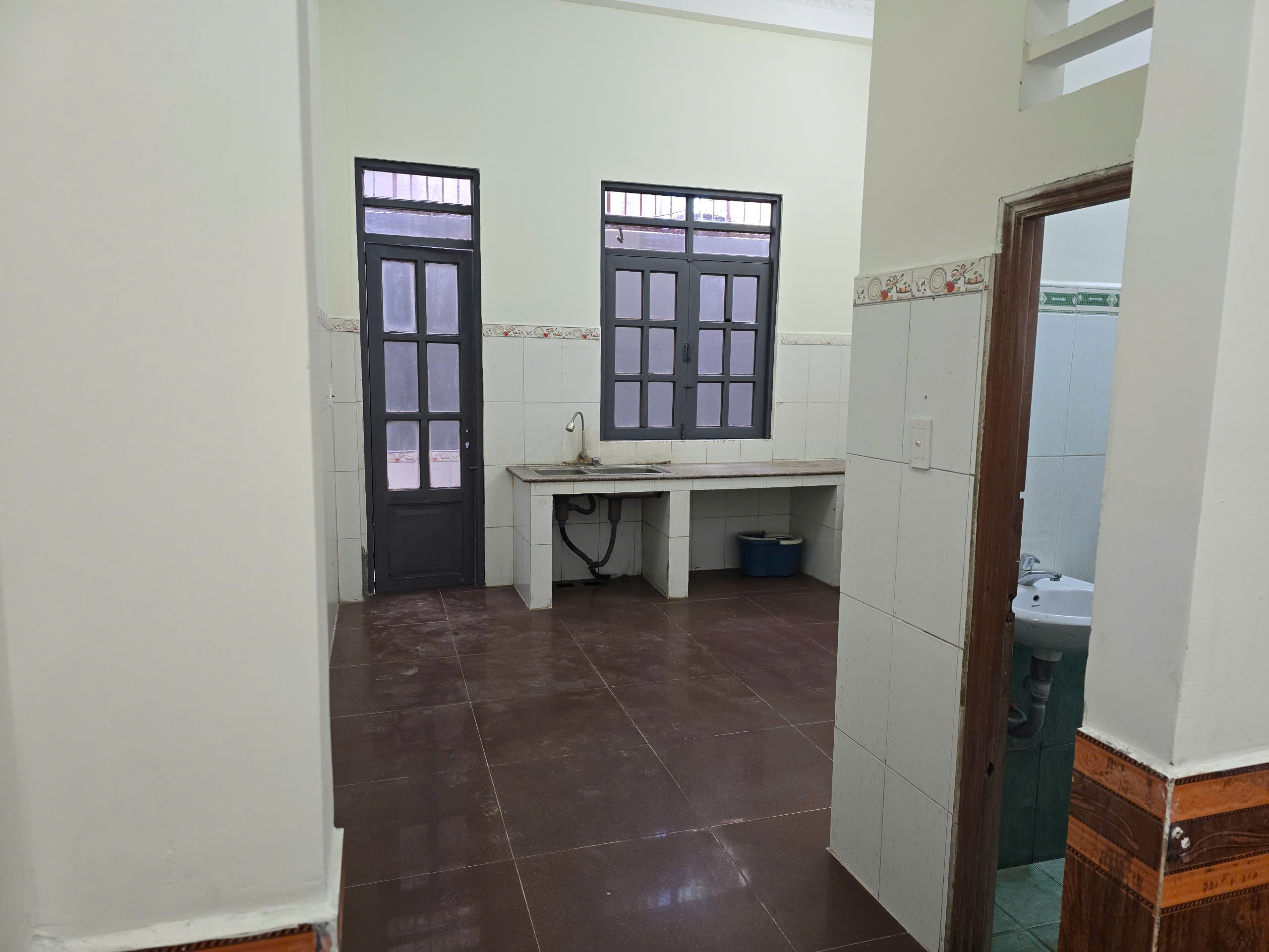 Cho thuê nhà mặt tiền – vị trí đắc địa tại 193 Trịnh Đình Trọng, Phú Trung, Tân Phú - Ảnh chính