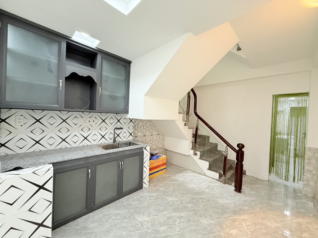 NHÀ BÁN 4 TẦNG ĐƯỜNG ĐOÀN VĂN BƠ- CÁCH VÀI CĂN RA MẶT TIỀN VĨNH KHÁNH PHỐ ẨM THỰC THÔNG RA HOÀNG - Ảnh 3